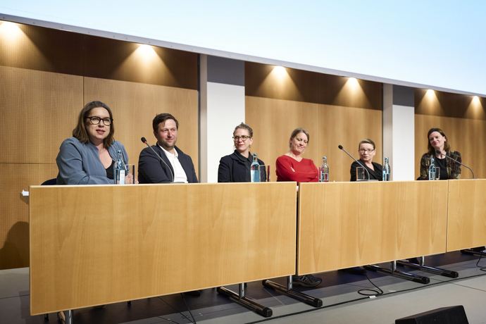 Grit Hradetzky (ZBFS Bayerisches Landesjugendamt) bei der DiKoJu-Auftaktveranstaltung beim 18. DJHT